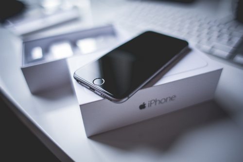 apple iphone branding